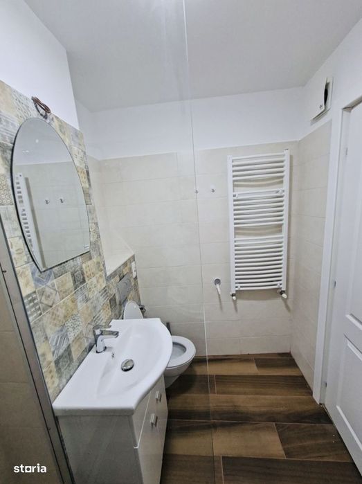 Inchiriez apartament 2 camere.