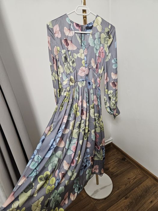Rochie midi eleganta cu print floral Poema