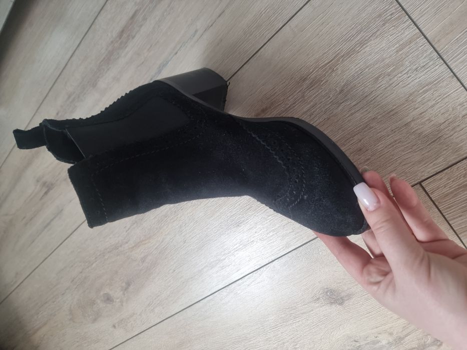 Botine din piele naturala intoarsa , marimea 37