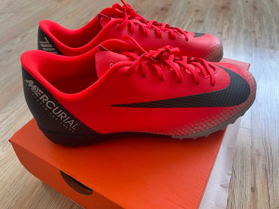 Детски футболни обувки за изкуствена трева - NIKE CR7