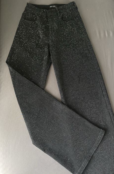 Дънки с камъни.