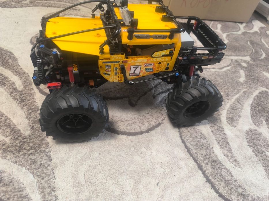 Lego техник машина с двигателем