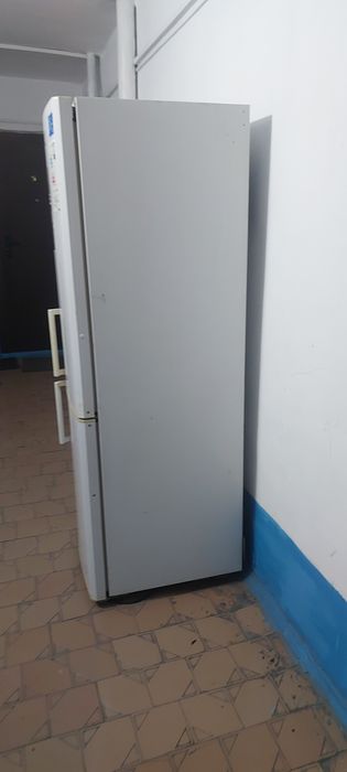 Продам холодильник ь/у