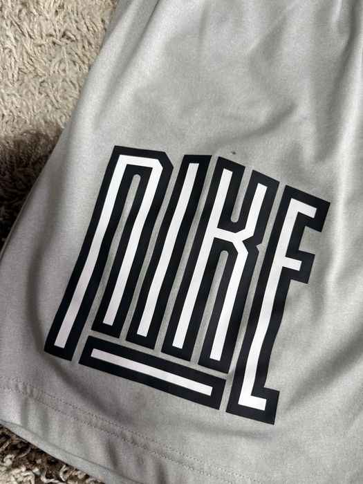 Nike къси панталони (Размер М)