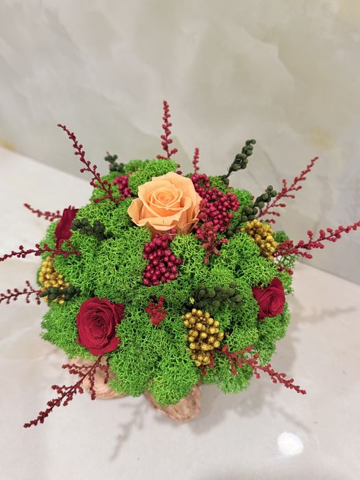 Кашпи с мъх, сапунени и сушени цветя