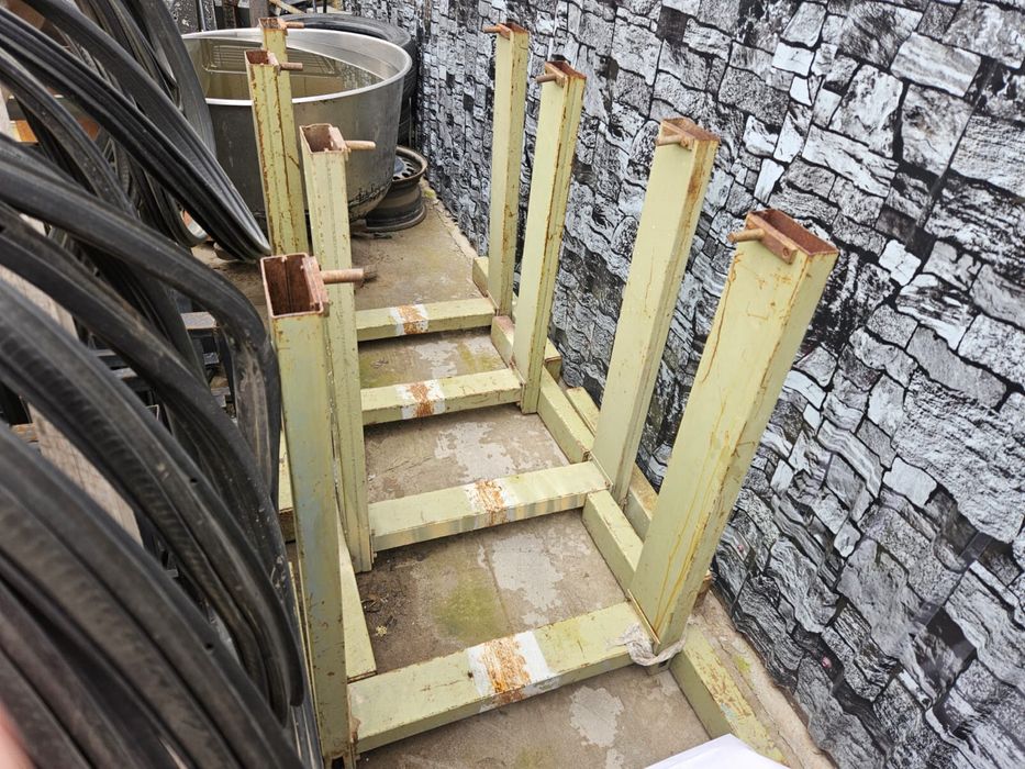 Стол и стулья продается