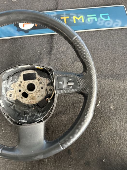 TOP! Волан Audi A5 А4 А6 волан и мулти бутони 8K 4F ном 88 Ауди