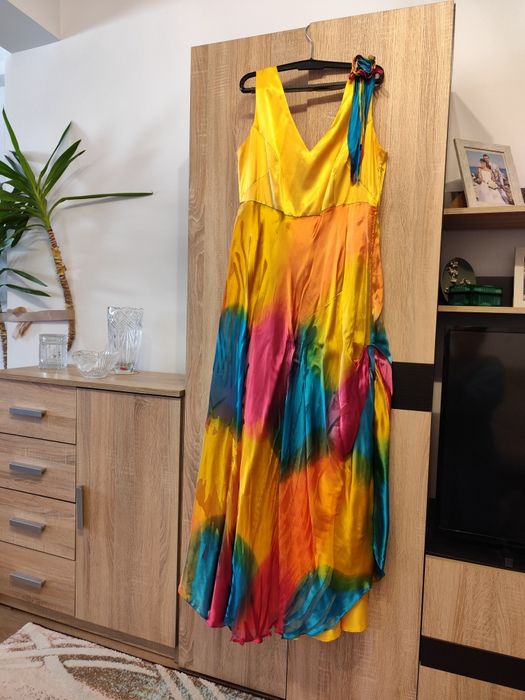 Vind rochii de ocazie!