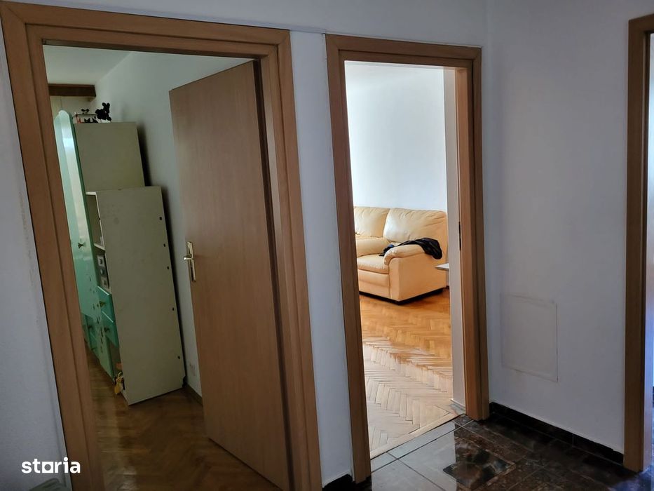 Proprietar închiriez apartament 4 camere
