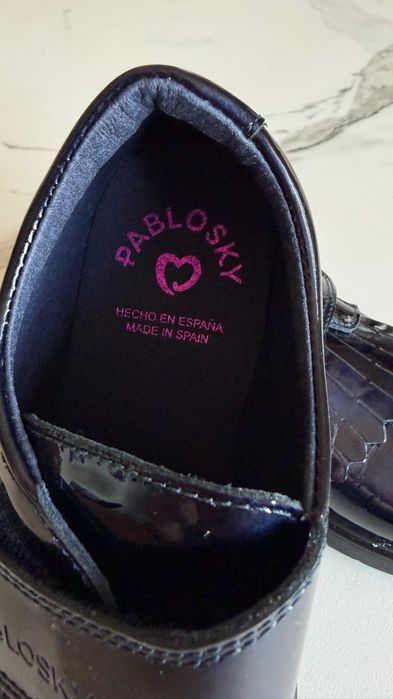 Чисто нови лачени обувки Pablosky