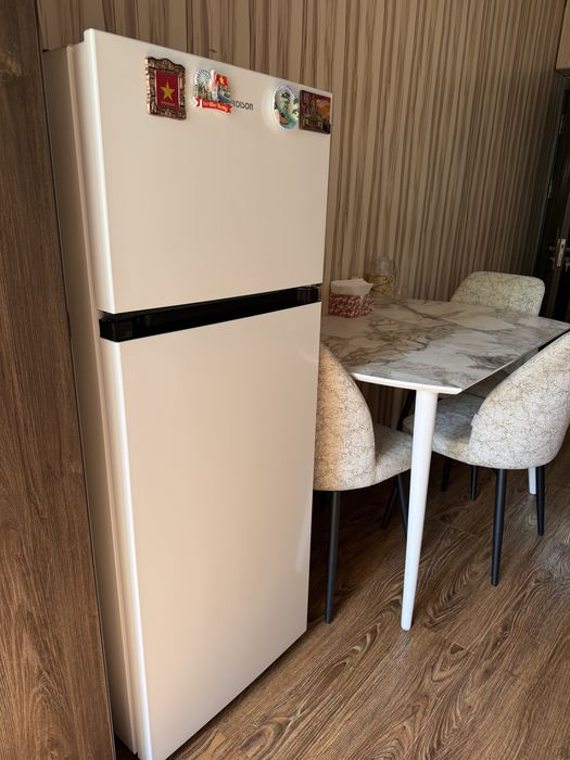 Срочно продам холодильник Roison