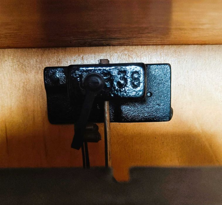 Ceas/pendula Jantar (URSS), Mecanic, Carcasă Lemn, Stare Foarte Buna