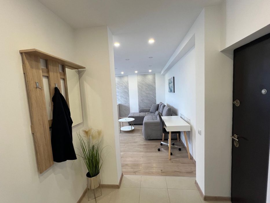 Inchiriez apartament 2 camere, parcare subterana, zona BMW. VIVO