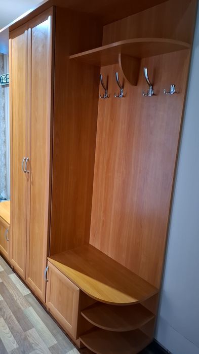 Продам шкаф в прихожую