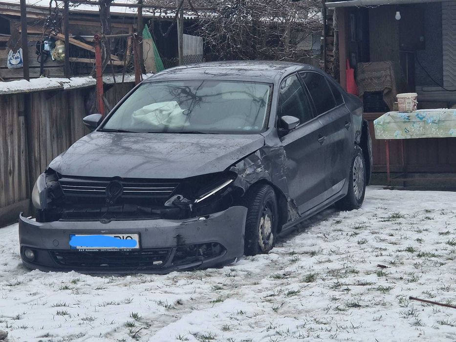 VW Jetta avariat