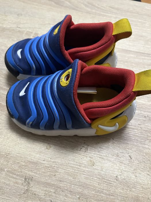 Adidasi nike marimea 22