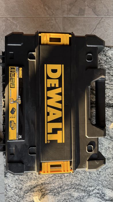 Dewalt винтоверт 3 години гаранция