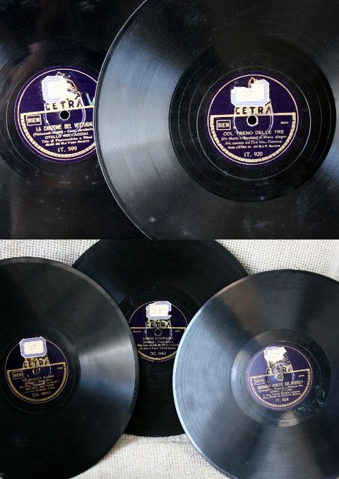 Грамофонни плочи бакелитени 8 бр. в албум патефон ретро грамофон