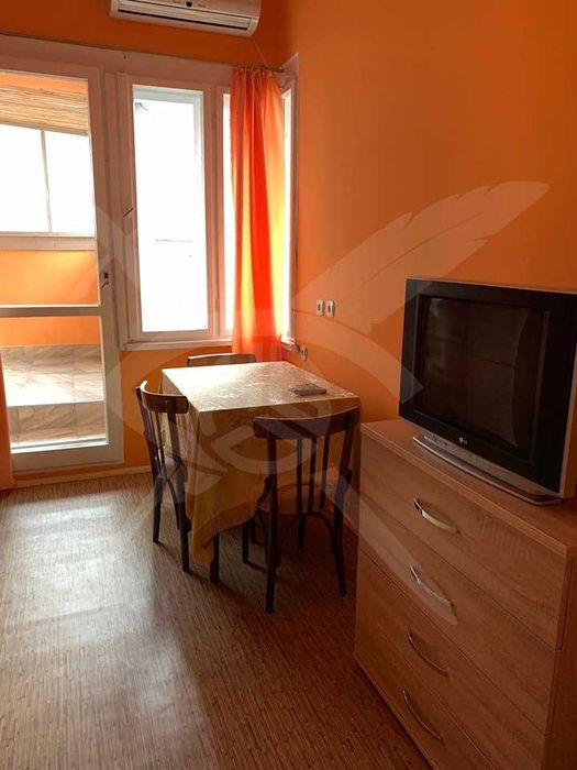 Дава се под наем Етаж от къща в Пловдив, Център - 55 кв.м за 398.82 € - Снимка #1