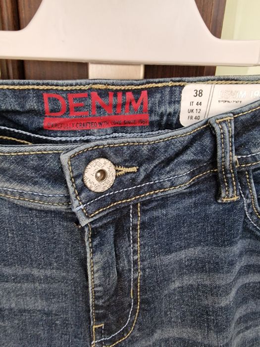 Blugi drepti in stare foarte buna