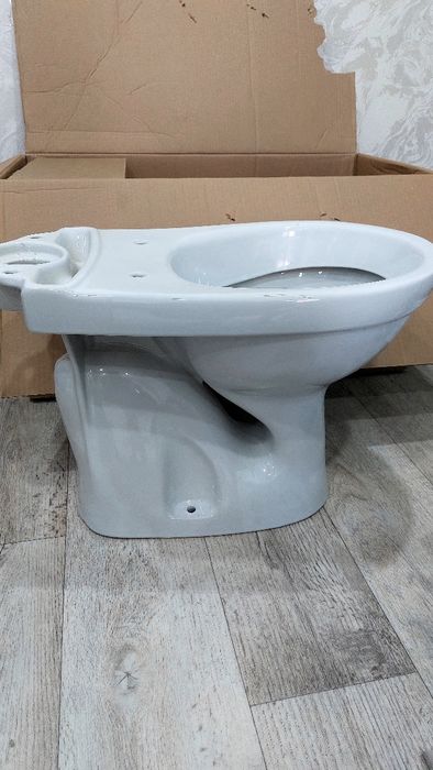 Продам унитаз  новый в упаковке