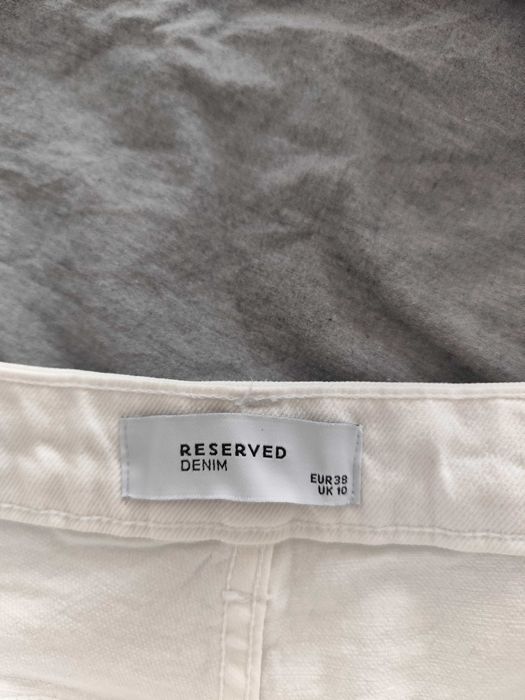 Бели дънки Reserved