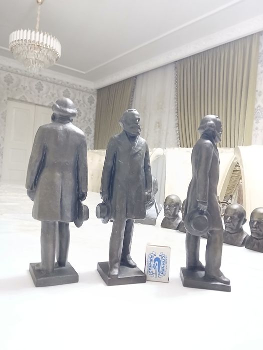 Металический бронзвий Бюст Карил макс