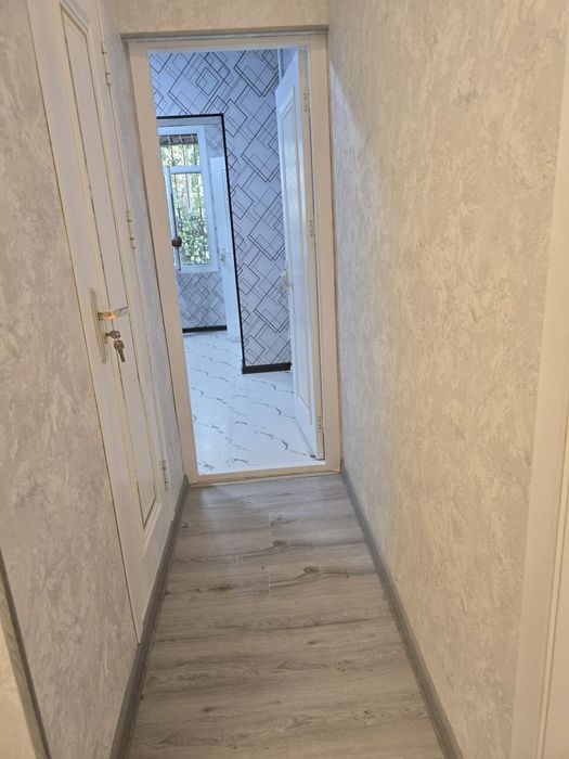 Продаётся  1 /2/5 Авиасозлар 1 ,Кадышева,  2*6 балкон