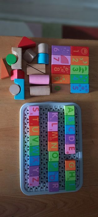 Alfabetul si litere din lemn, cuburi