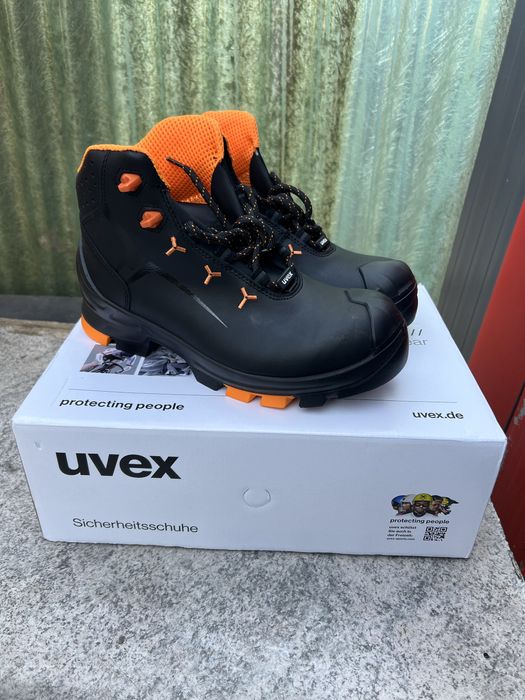 Vand bocanci protectie Uvex marimea 40