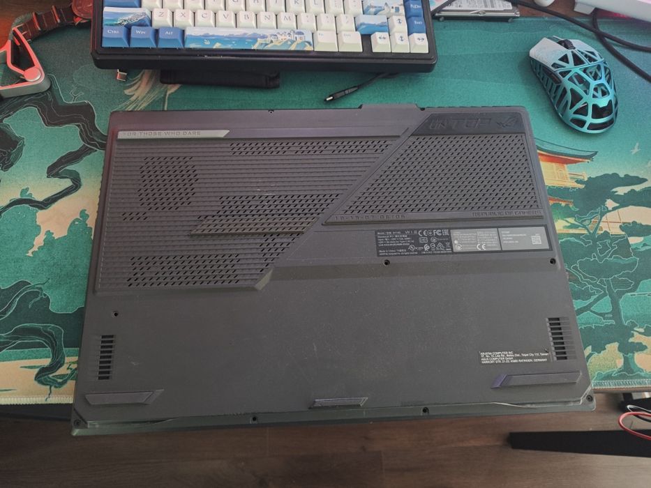 ASUS ROG Strix G17 - Ecran OK, Fără Procesor (Pentru Reparație/Piese)