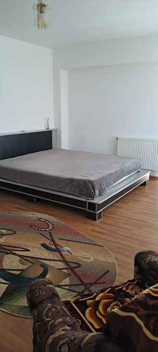 Închiriez apartament