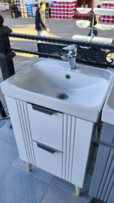 Vanna uchun tumbalar pvs materialda