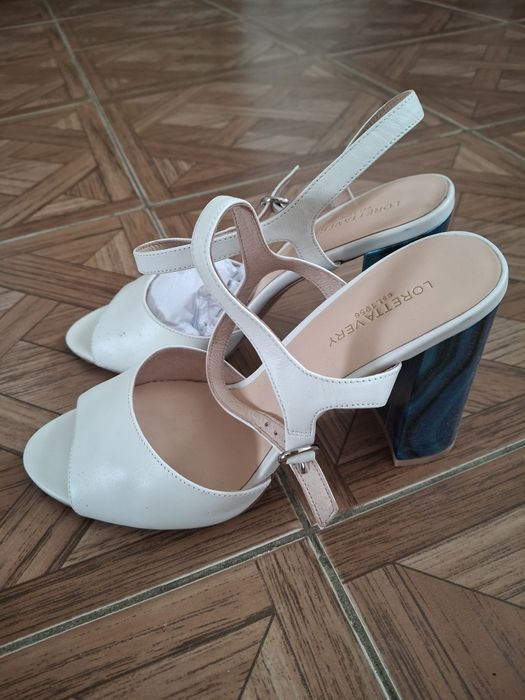 Женские босоножки