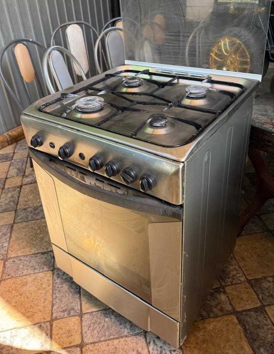 Газовая плита 60х60 см INDESIT со стеклянной крышкой СЕРЕБРИСТЫЙ цвет