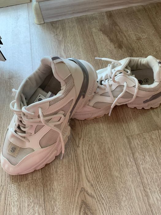 Много запазени маратонки