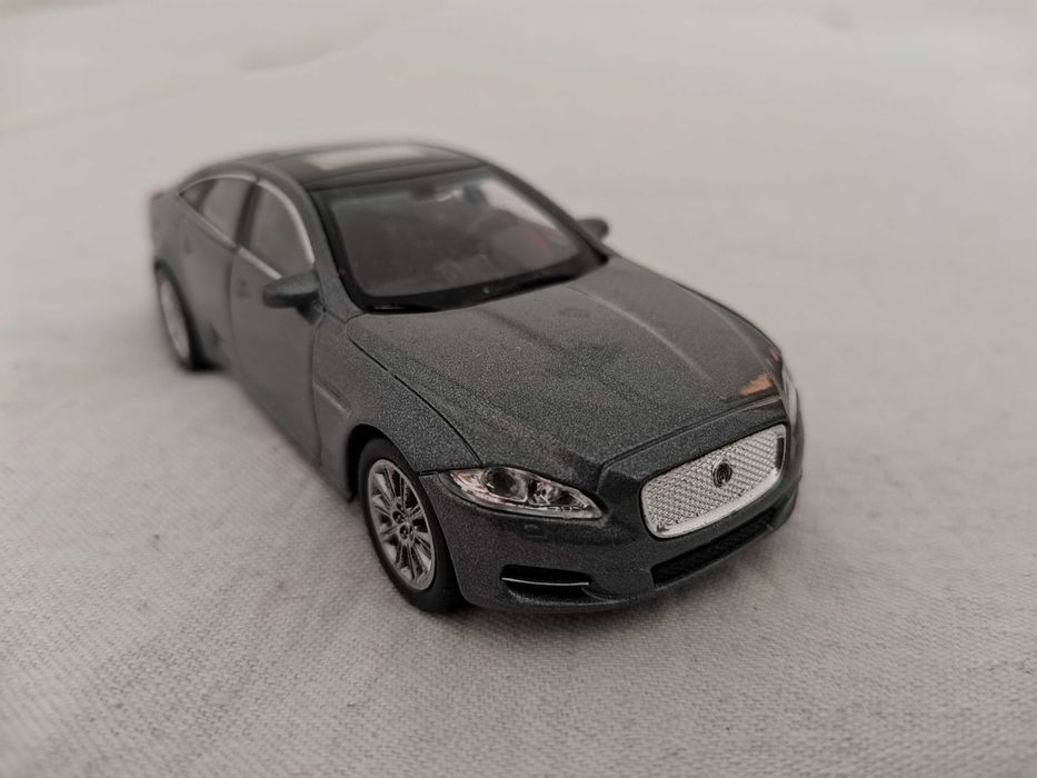 Продавам детски колички на производителите "Kinsmart" и "Welly"