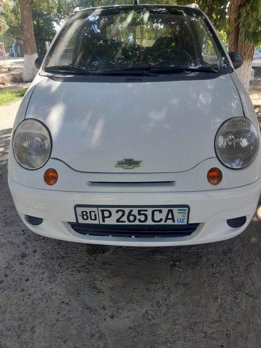 Matiz sotiladi 3 talik 2011 yili rangi oq