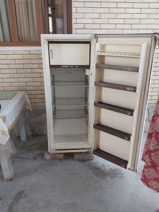 Холодильник б/у  сотилади срочна ишлайди