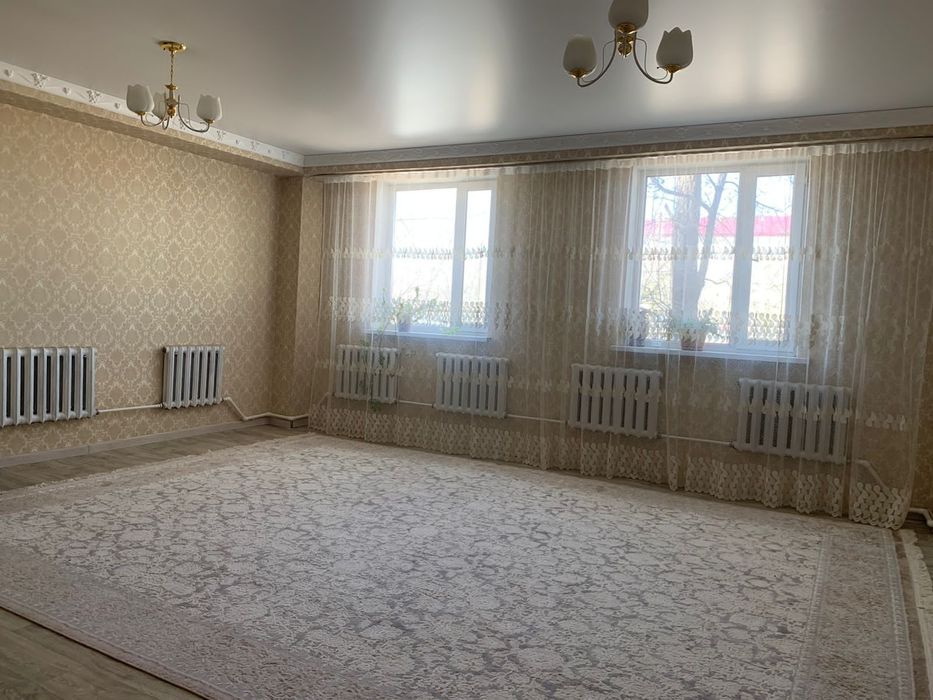 Продам 4 комнатную квартиру . Бывший садик.