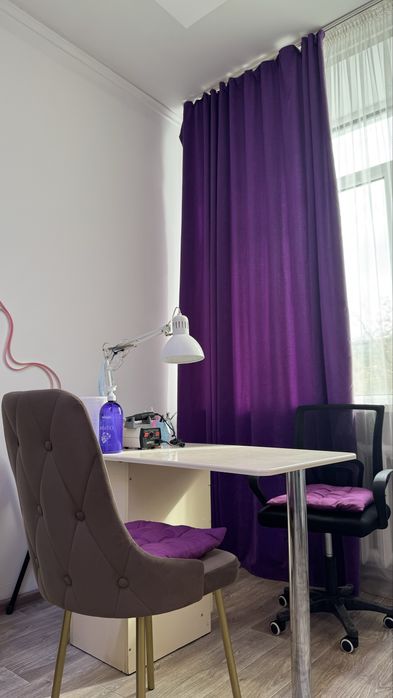 Сдается маникюрный стол место