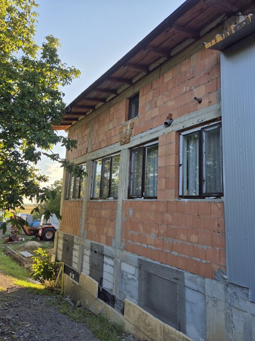 Vând casă cu etaj