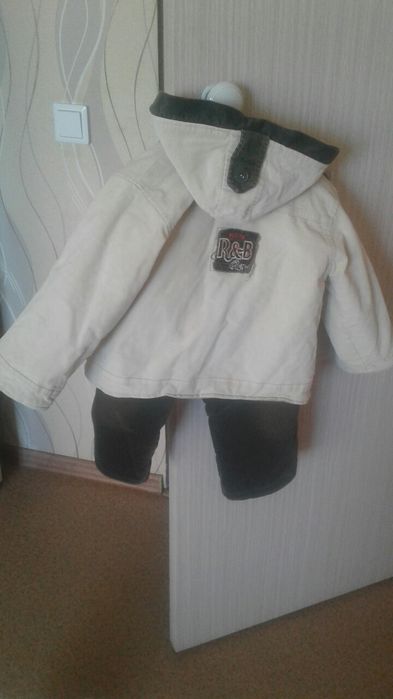 Продам осенний костюм.