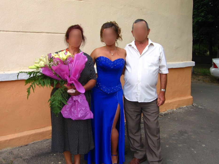 Страхотна синя рокля от естествена коприна с камъни Сваровски