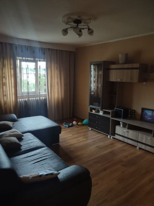 Vând apartament 3 camere