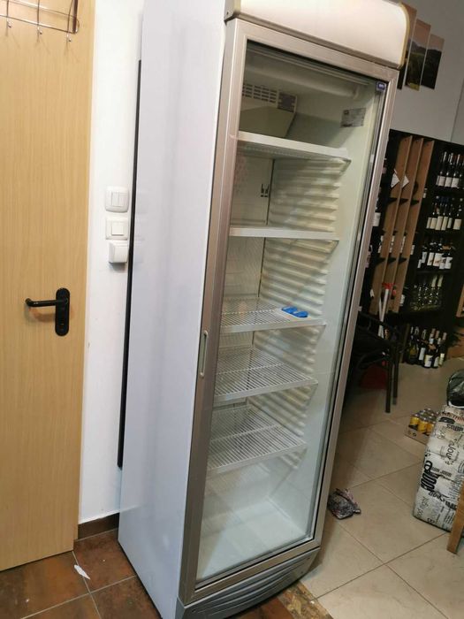 Хладилна витрина