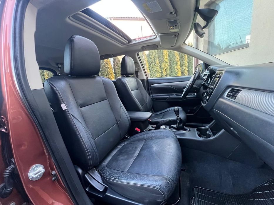 Mitsubishi Outlander 4x4*7 locuri*Full Options *Piele*Camera*Panoramic