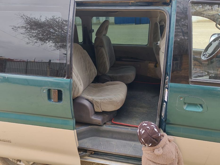 Продаю машина Mitsubishi делика