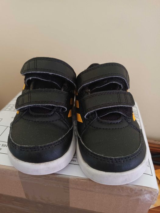 Pantofi adidas bebe 4 perechi 19-21