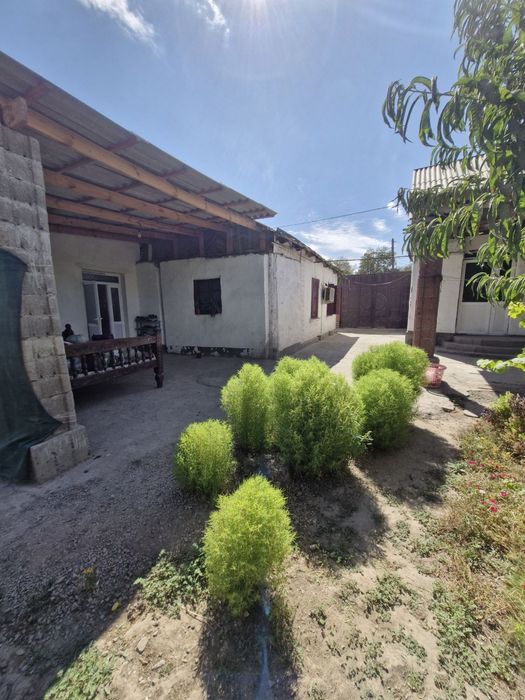 Оҳангарон шаҳар 
Қўрғон маҳалласида 
8 сотих 4 хоналик ховли сотилади